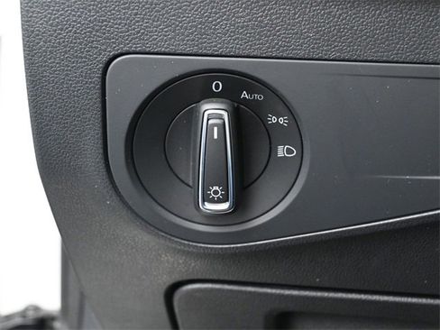 Used 2022 Volkswagen Tiguan SE R-Line image 15