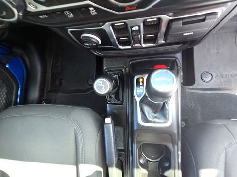 Used 2022 Jeep Gladiator Sport image 18