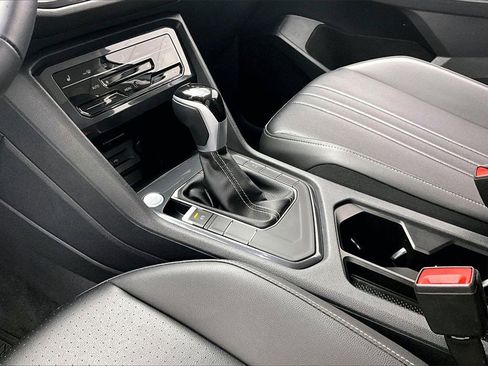 Used 2024 Volkswagen Tiguan SE image 15