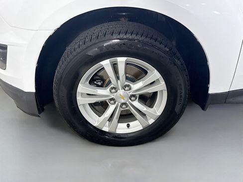 Used 2017 Chevrolet Equinox LS FWD image 37