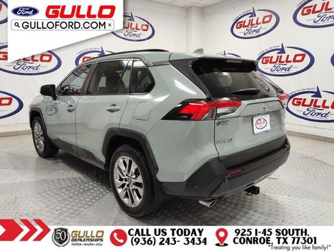 Used 2021 Toyota RAV4 XLE Premium image 5