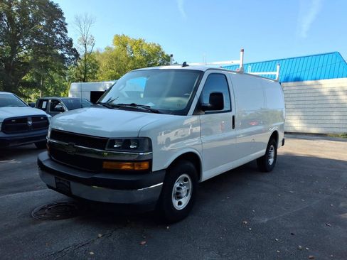Used 2018 Chevrolet Express 2500 w/ Driver Convenience Package RWD image 15