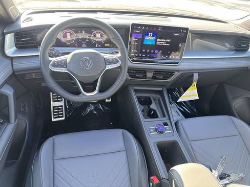 New 2026 Volkswagen Tiguan SE R-Line FWD image 7