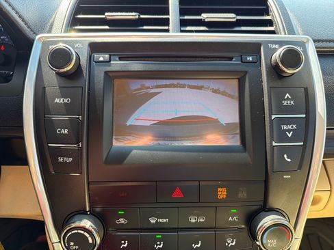 Used 2016 Toyota Camry LE FWD image 15