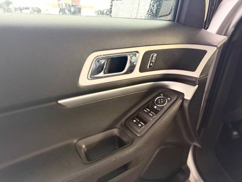 Used 2015 Ford Explorer XLT AWD/4WD image 24
