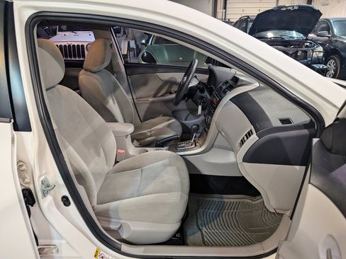 Used 2012 Toyota Corolla LE image 27