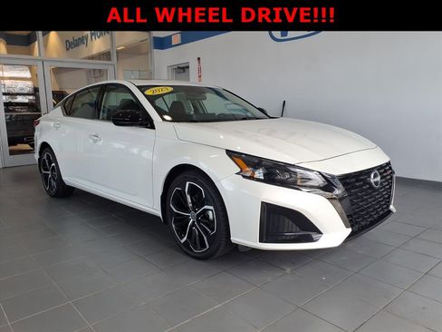 Used 2023 Nissan Altima 2.5 SR w/ SR Premium Package image 1