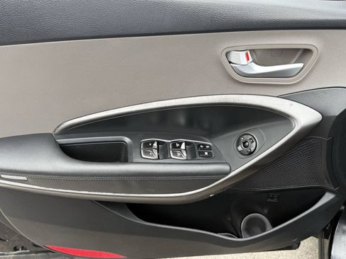 Used 2017 Hyundai Santa Fe SE AWD/4WD image 9