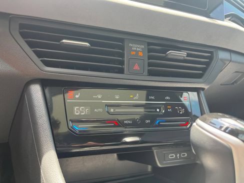 Certified 2025 Volkswagen Jetta SE FWD image 24