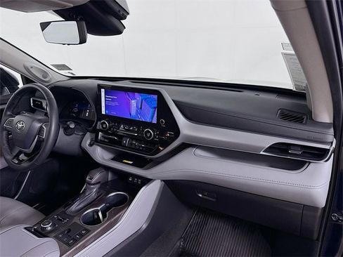 Used 2023 Toyota Highlander L image 30
