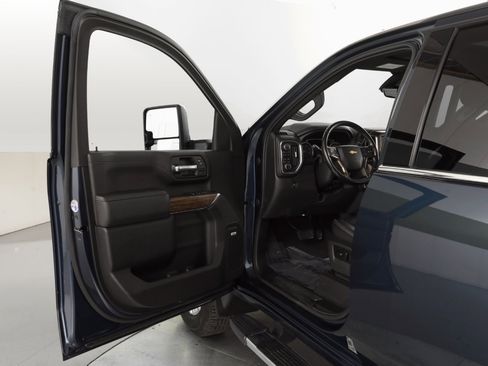 Used 2020 Chevrolet Silverado 2500 High Country w/ Z71 Off-Road Package image 12