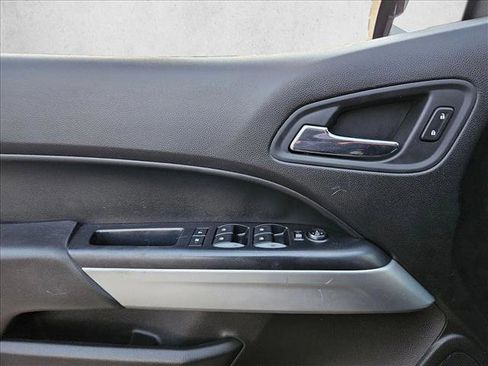 Used 2017 Chevrolet Colorado LT w/ LT Convenience Package image 9