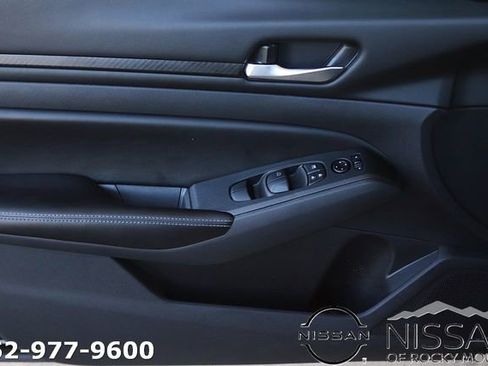 Used 2024 Nissan Altima 2.5 SV image 10