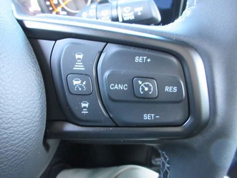 Used 2025 Jeep Wrangler Sport S image 28