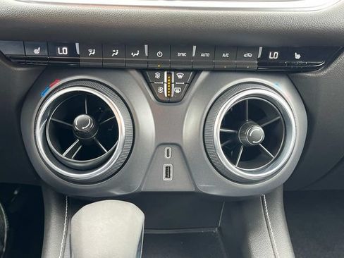 Used 2025 Chevrolet Blazer LT FWD image 33
