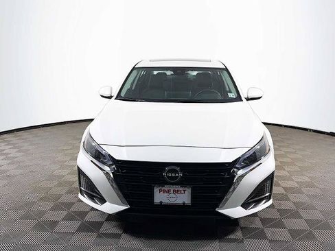 Certified 2023 Nissan Altima 2.5 SV w/ SV Premium Package FWD image 2