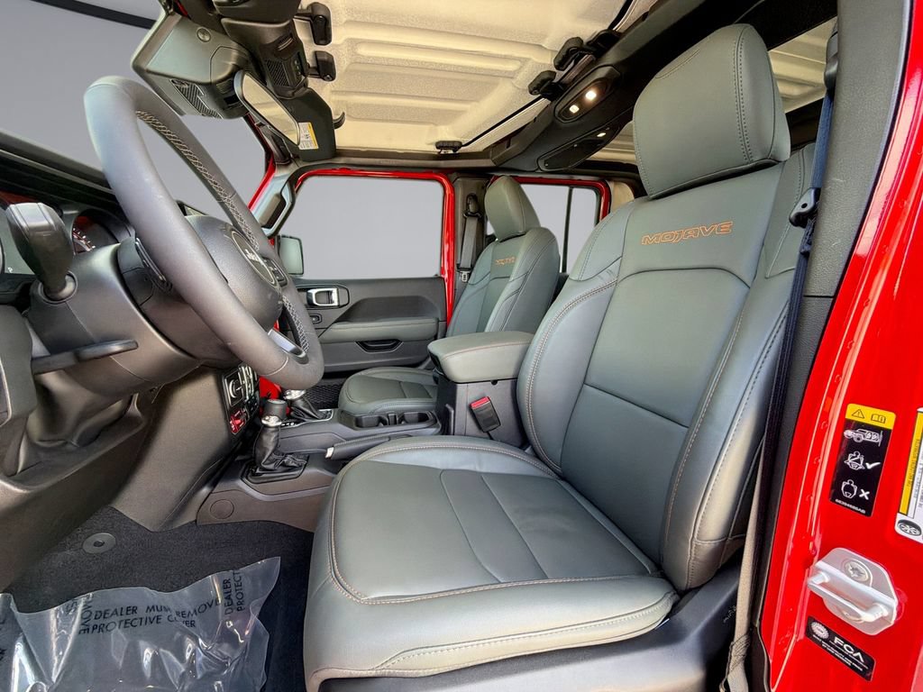 Used 2025 Jeep Gladiator Mojave w/ Convenience Group AWD/4WD image 30