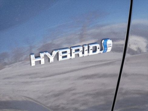 Certified 2020 Toyota RAV4 XLE w/ Convenience Package image 10