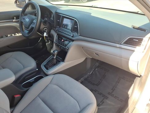 Used 2017 Hyundai Elantra SE image 10