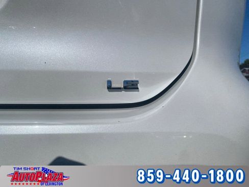 Used 2022 Toyota Highlander LE image 19