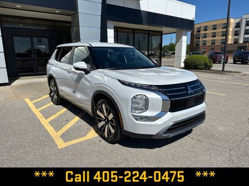 Used 2025 Mitsubishi Outlander SE AWD/4WD image 10