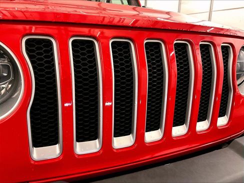 Used 2022 Jeep Wrangler Unlimited Sahara w/ LED Lighting Group AWD/4WD image 29