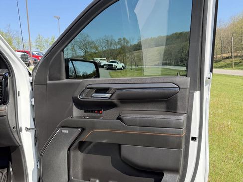 Used 2022 GMC Sierra 1500 AT4 w/ AT4 Premium Package AWD/4WD image 42
