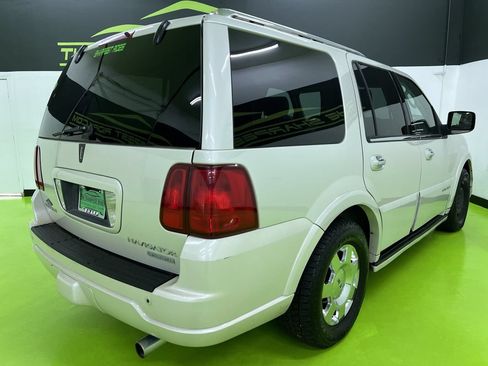 Used 2006 Lincoln Navigator Luxury AWD/4WD image 9