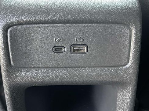 Used 2025 Chevrolet Trax LT w/ LT Convenience Package FWD image 11
