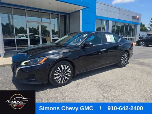 Used 2024 Nissan Altima 2.5 SV w/ SV Premium Package FWD image 1