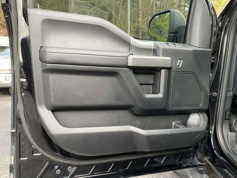 Used 2017 Ford F150 XLT w/ Equipment Group 302A Luxury image 18