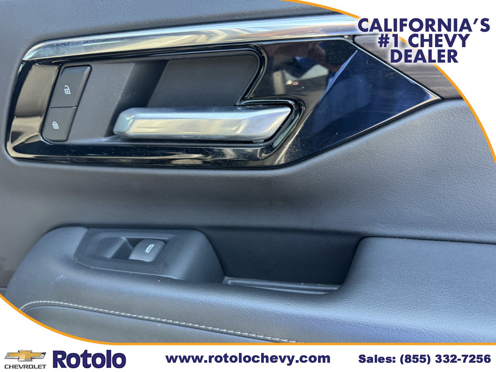 Used 2025 Chevrolet Suburban LT RWD image 13