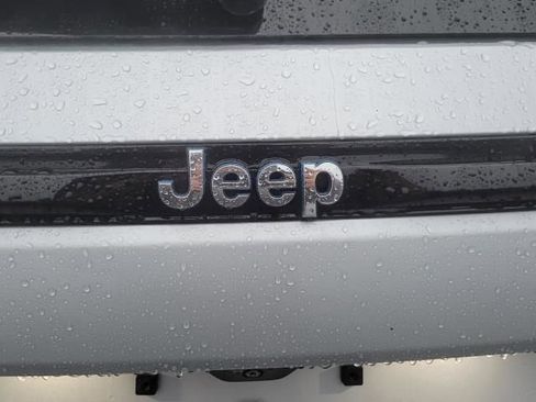 Used 2022 Jeep Grand Cherokee Overland image 11