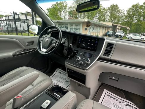 Used 2015 Toyota Sienna XLE AWD/4WD image 33