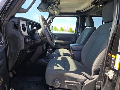 Used 2024 Jeep Wrangler Unlimited Sahara AWD/4WD image 10