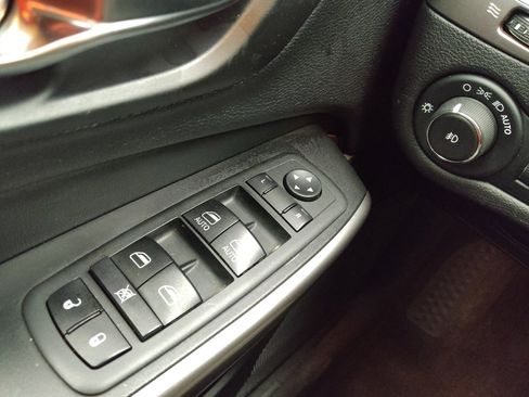 Used 2020 Jeep Cherokee Latitude Plus w/ Cold Weather Group image 27