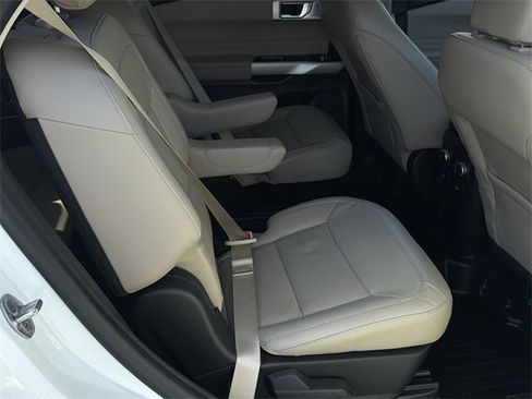 Used 2022 Ford Explorer Limited w/ Limited Technology Package image 38