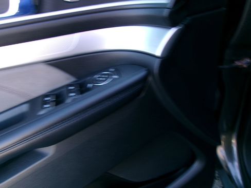 Used 2017 Ford Explorer XLT w/ Equipment Group 202A image 12