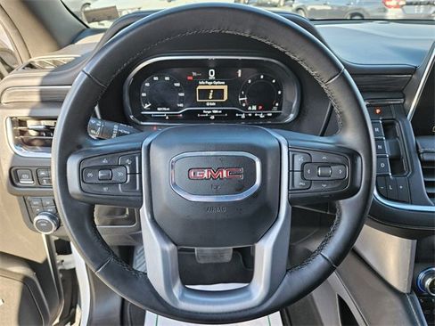 Used 2024 GMC Yukon XL SLT image 26