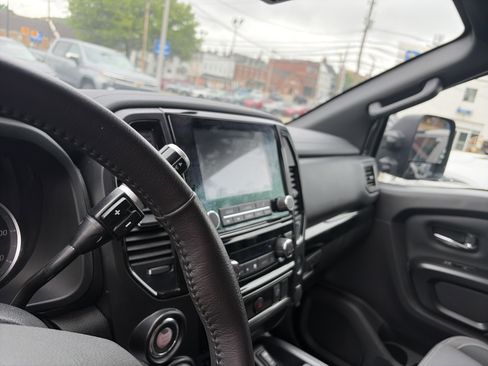 Used 2023 Nissan Titan SV w/ SV Convenience Package AWD/4WD image 11