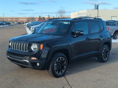 Used 2023 Jeep Renegade Latitude w/ Sun/Sound Group image 7