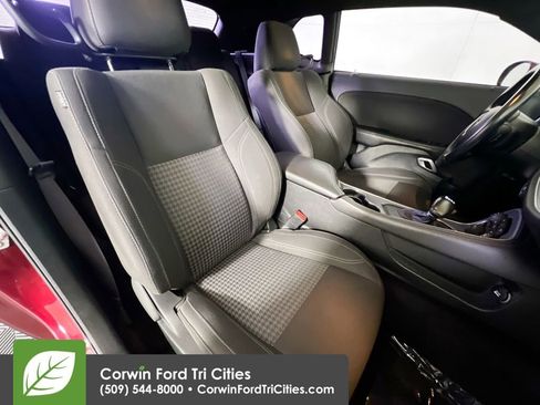 Used 2017 Dodge Challenger R/T w/ Driver Convenience Group image 15