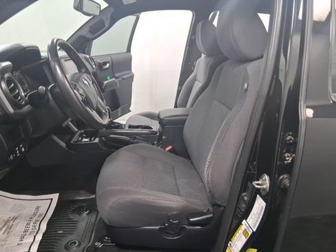 Used 2017 Toyota Tacoma TRD Off-Road w/ Tow Package (A/T) AWD/4WD image 16