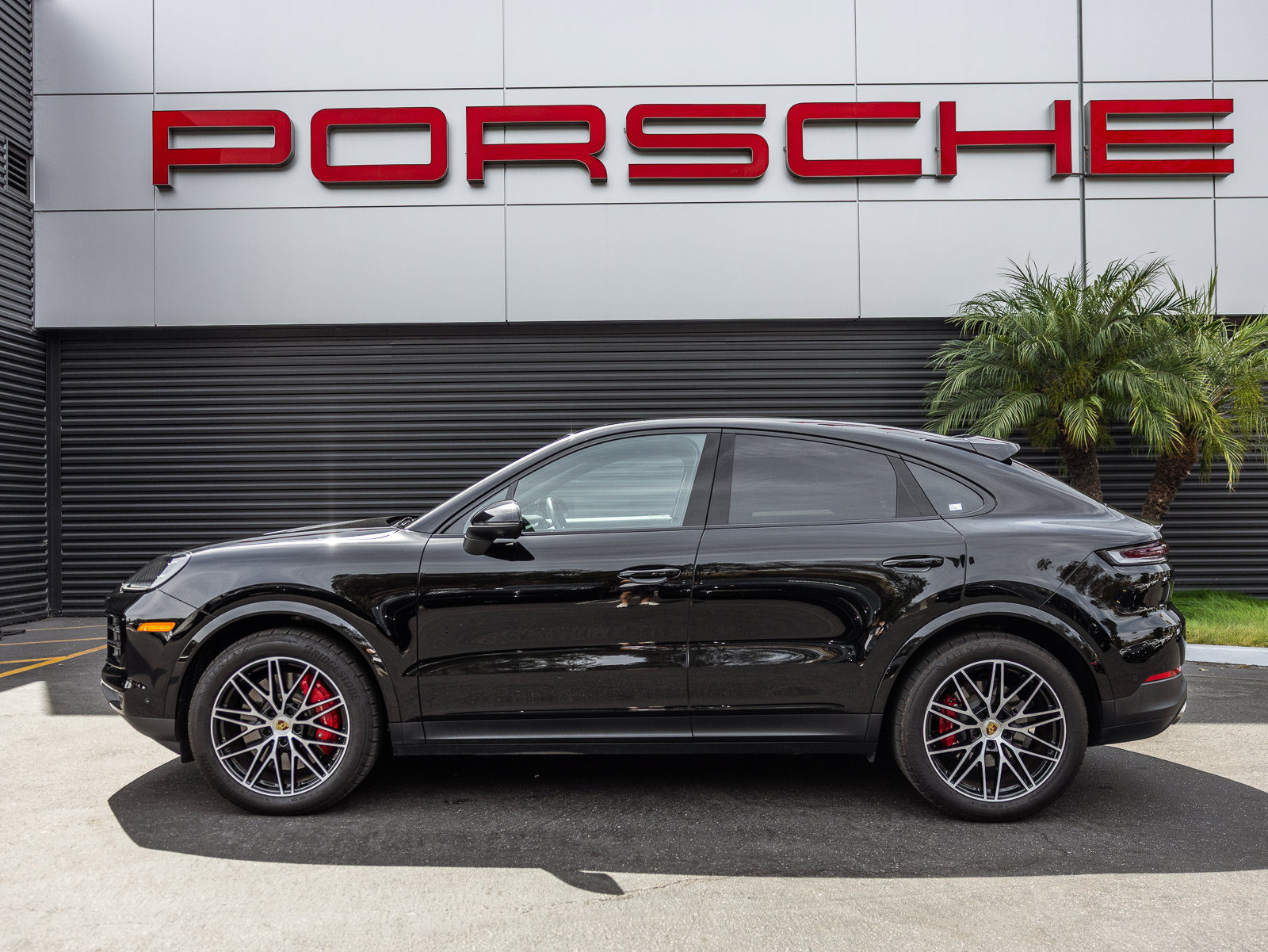 Certified 2024 Porsche Cayenne S AWD/4WD image 2
