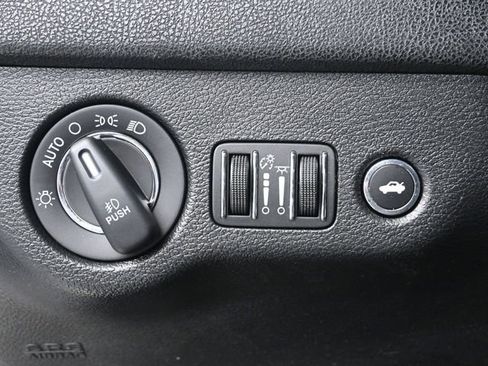 Used 2018 Chrysler 300 Limited w/ Safetytec Plus Group image 14