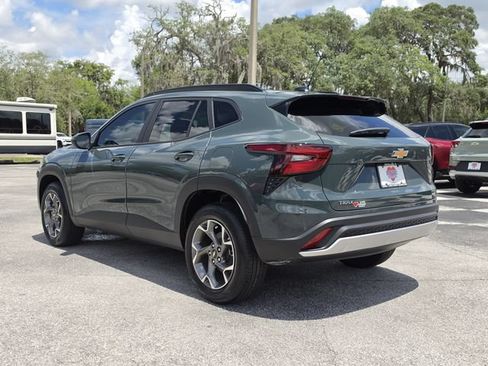 New 2026 Chevrolet Trax LT w/ LT Convenience Package FWD image 3