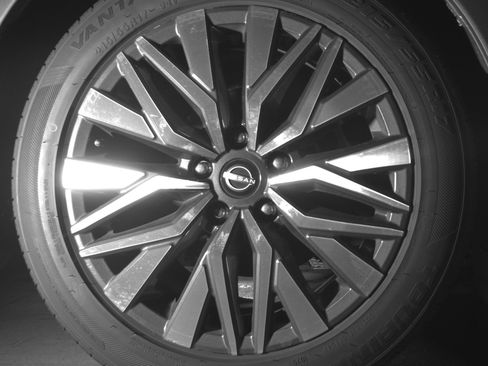 Used 2025 Nissan Altima 2.5 SV image 15