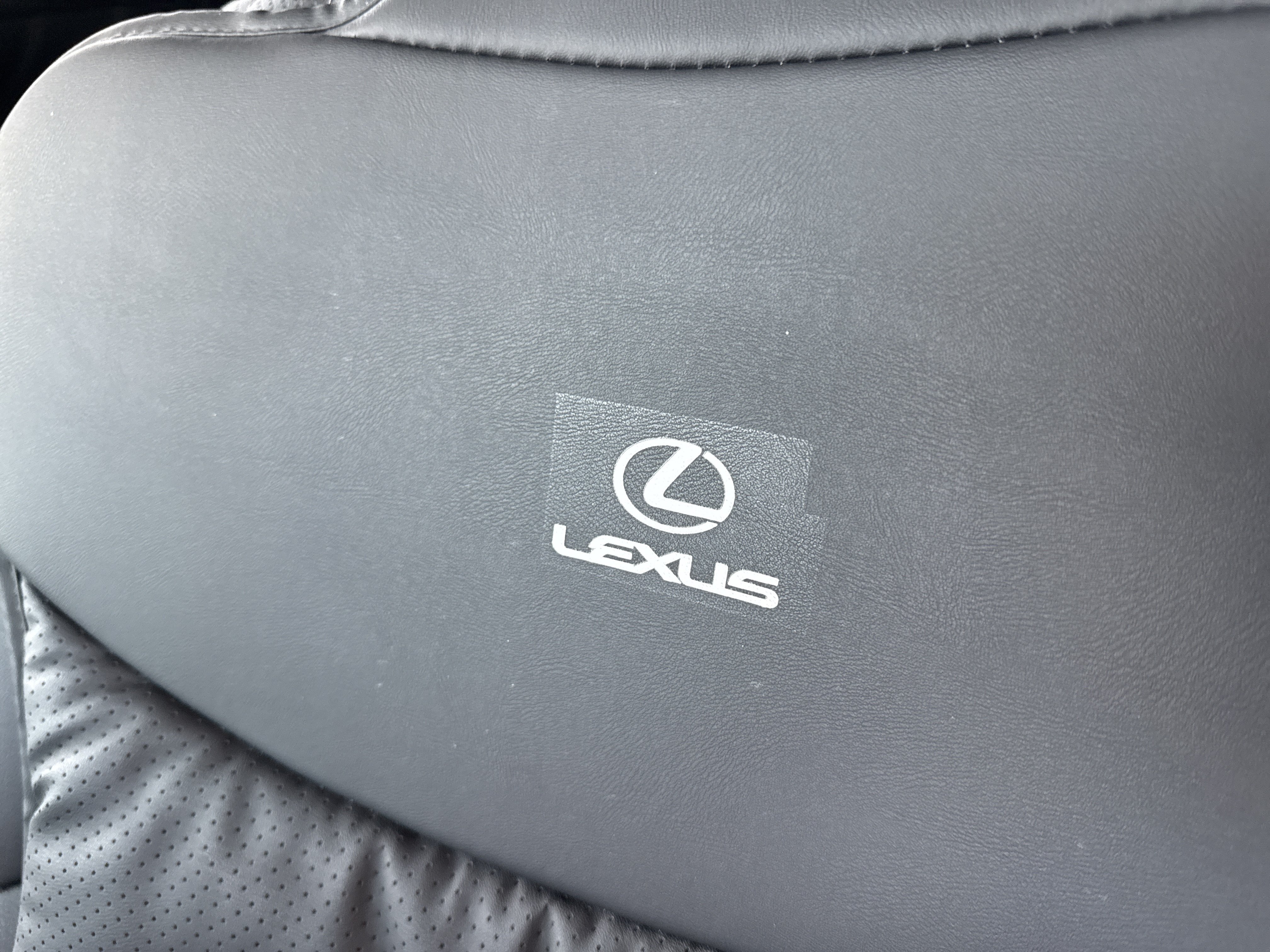 Used 2023 Lexus LS 500h AWD w/ Luxury Package image 25