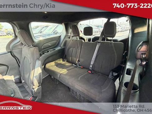 Used 2018 Chrysler Pacifica Touring Plus w/ S Appearance Package FWD image 23