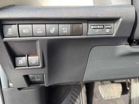 Used 2023 Toyota Sienna Platinum FWD image 20